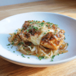 French Onion Chicken Skillet – Poulet façon soupe à l’oignon à la poêle 8 Menumaison french onion chicken thighs serving