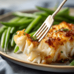 Cabillaud aux herbes cuit au four, servi chaud