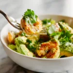 Salade de Crevettes et Avocat – Recette Saine et Rapide pour un Déjeuner Léger 9 Menumaison shrimp avocado salad serving