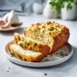 Pain au parmesan et ail aux herbes fraîches